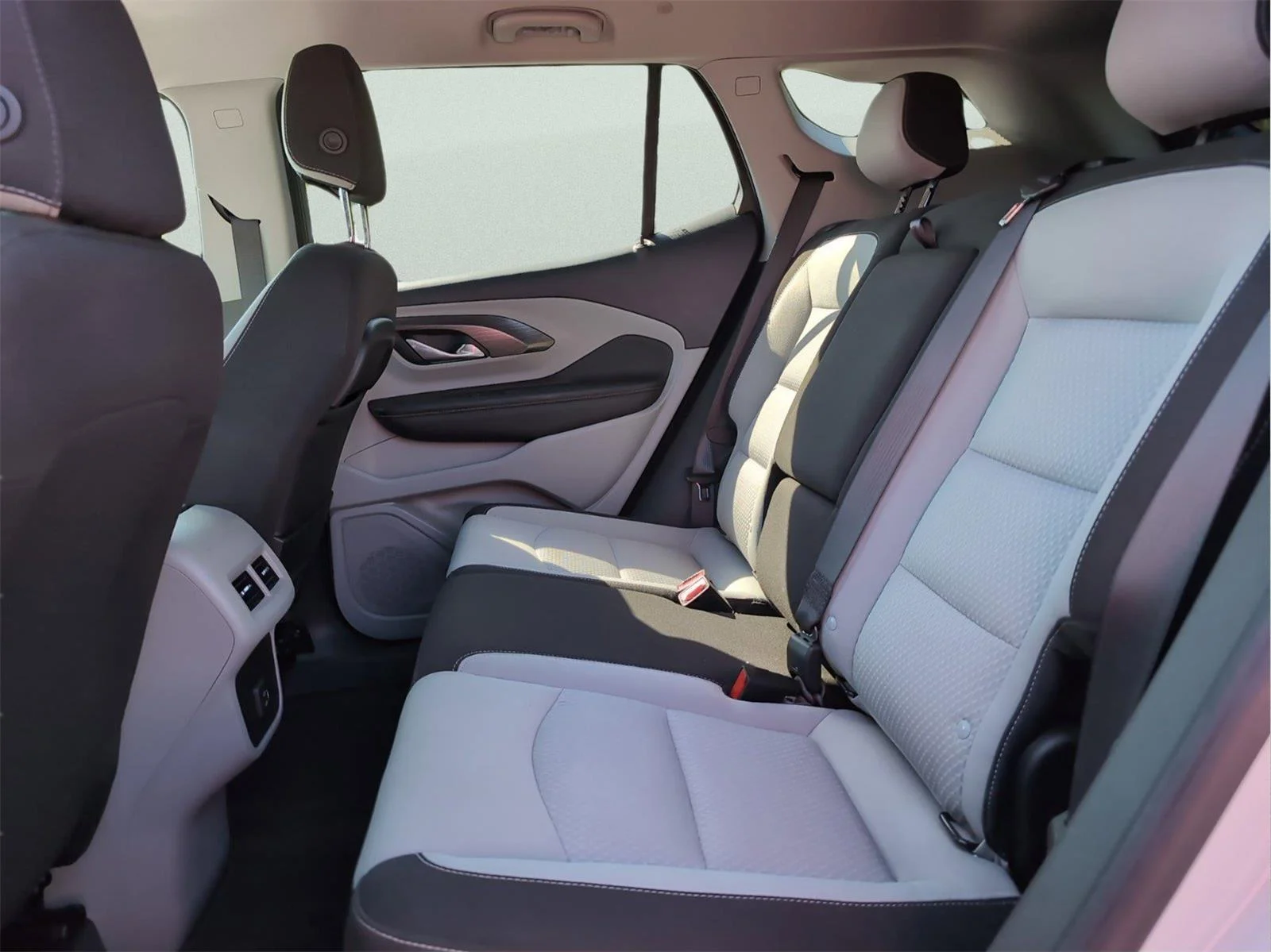 Used 2022 Summit White GMC SLE image 33