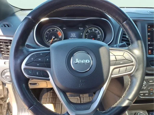 Used 2021 Beige Jeep Latitude Lux image 26