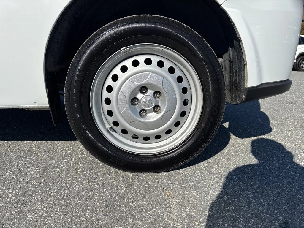Used 2022 White Ram Base image 24
