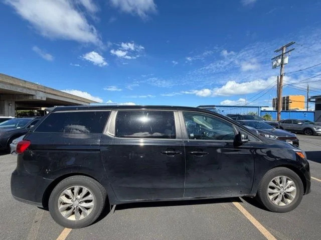 Used 2021 Black Kia LX image 4