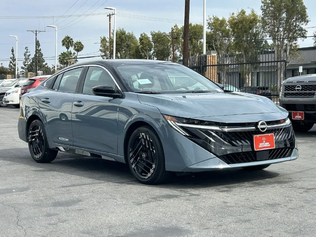 New 2027 Atlantic Gray Metallic / Super Black Two-tone Nissan SR image 5