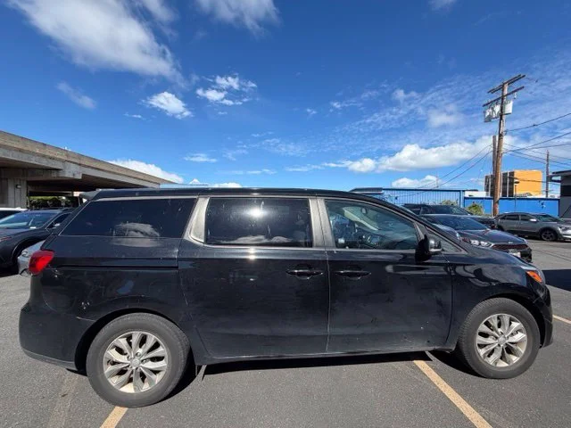 Used 2021 Black Kia LX image 4