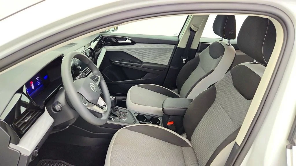 Used 2022 Pure White Volkswagen S FWD image 19