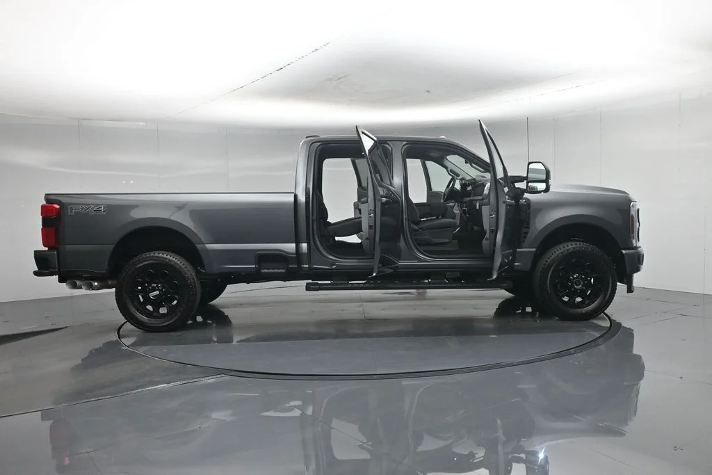 New 2026 Carbonized Gray Metallic Ford XLT image 4