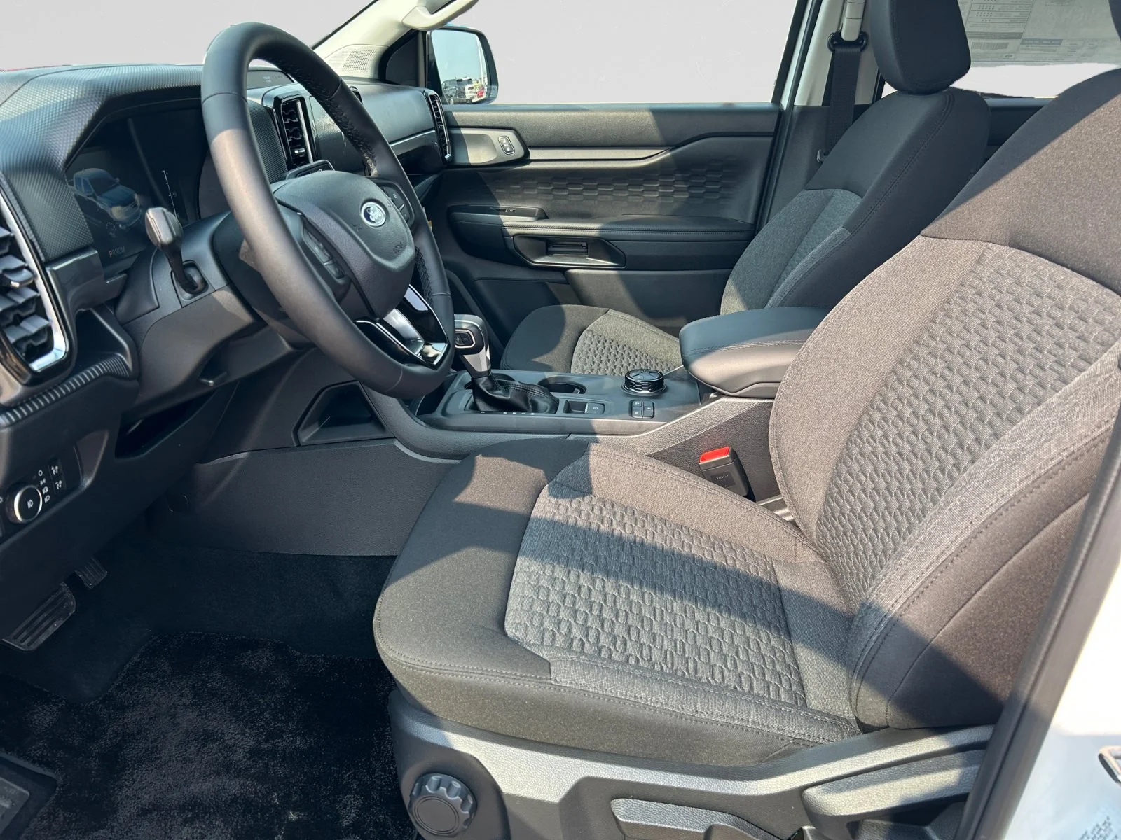 New 2026 Oxford White Ford XLT image 13