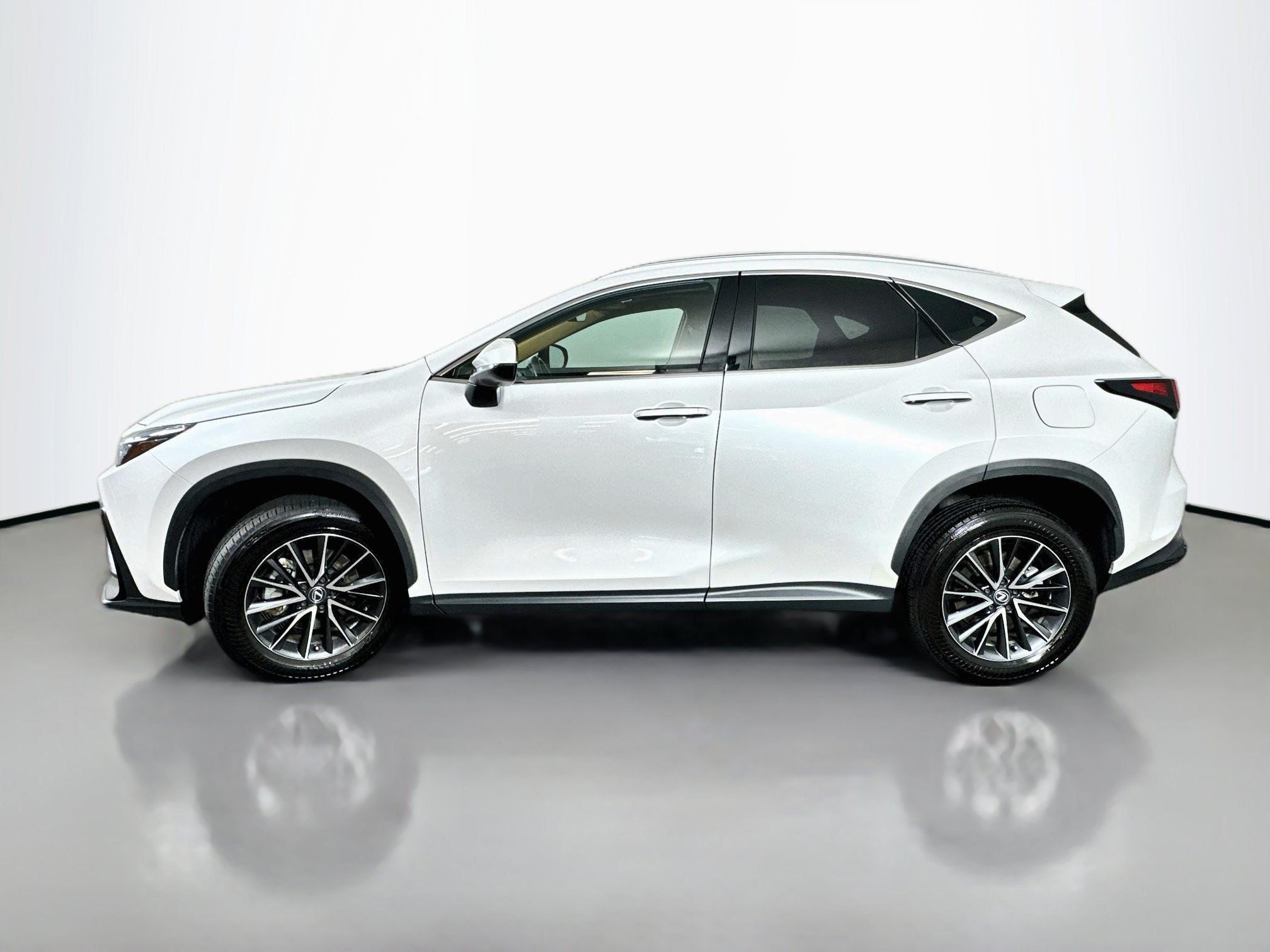 Certified Used 2024 White Pearl Lexus 350h image 4