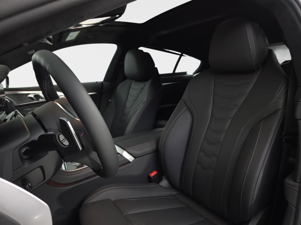 2026 BMW 8 Series M850i - Photo 15