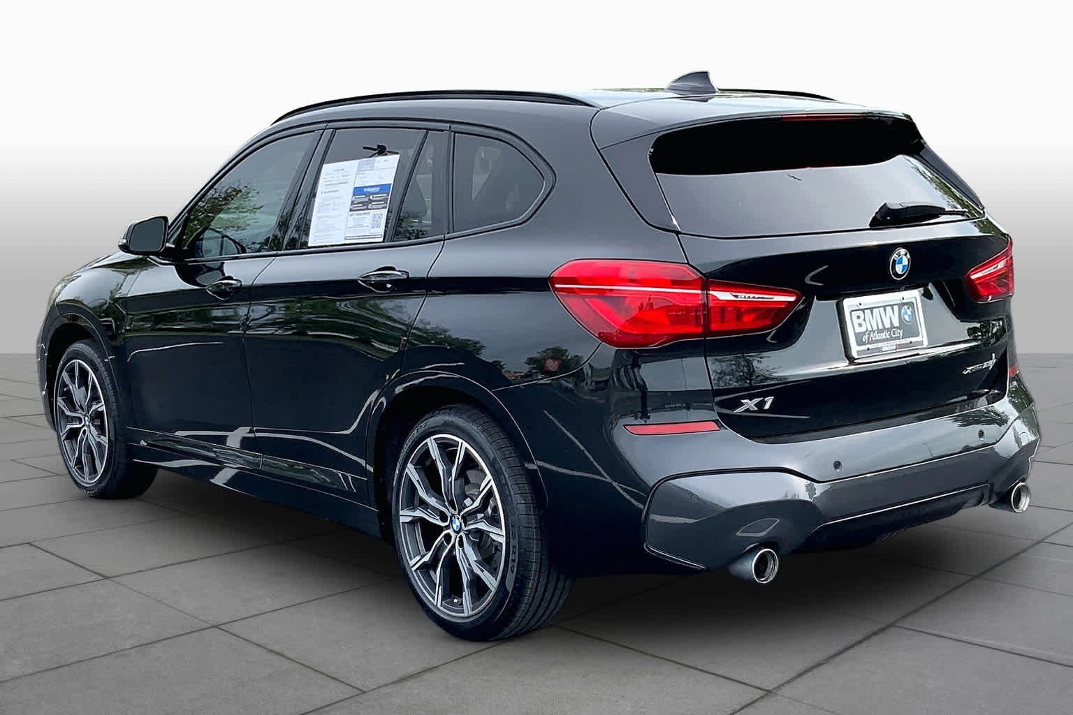 Used 2021 Black Sapphire Metallic BMW xDrive28i image 11