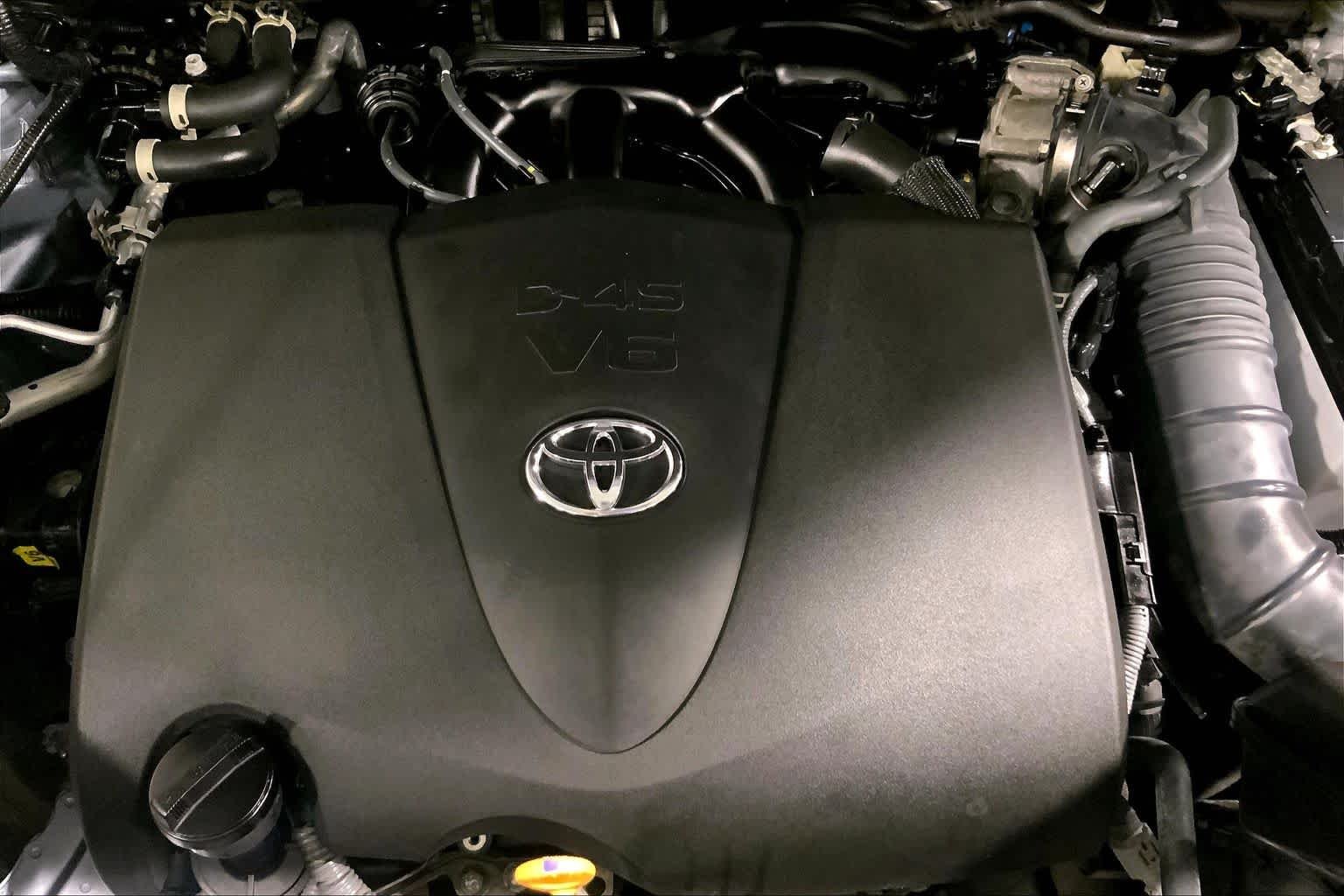 Used 2022 Moon Dust Toyota XLE image 33