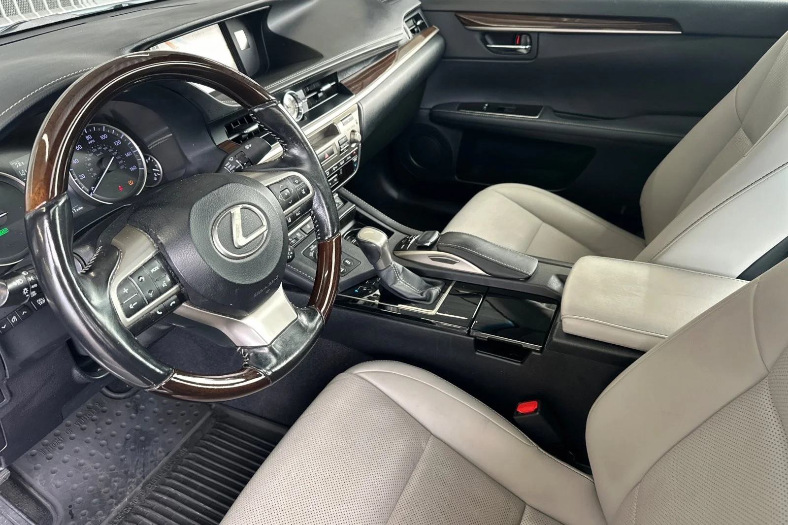 Used 2017 EMINENT WHITE Lexus ES 300h image 9