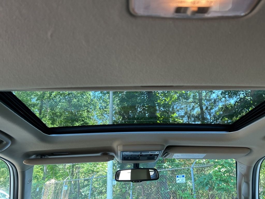 Used 2018 White Toyota SR5 Premium image 29