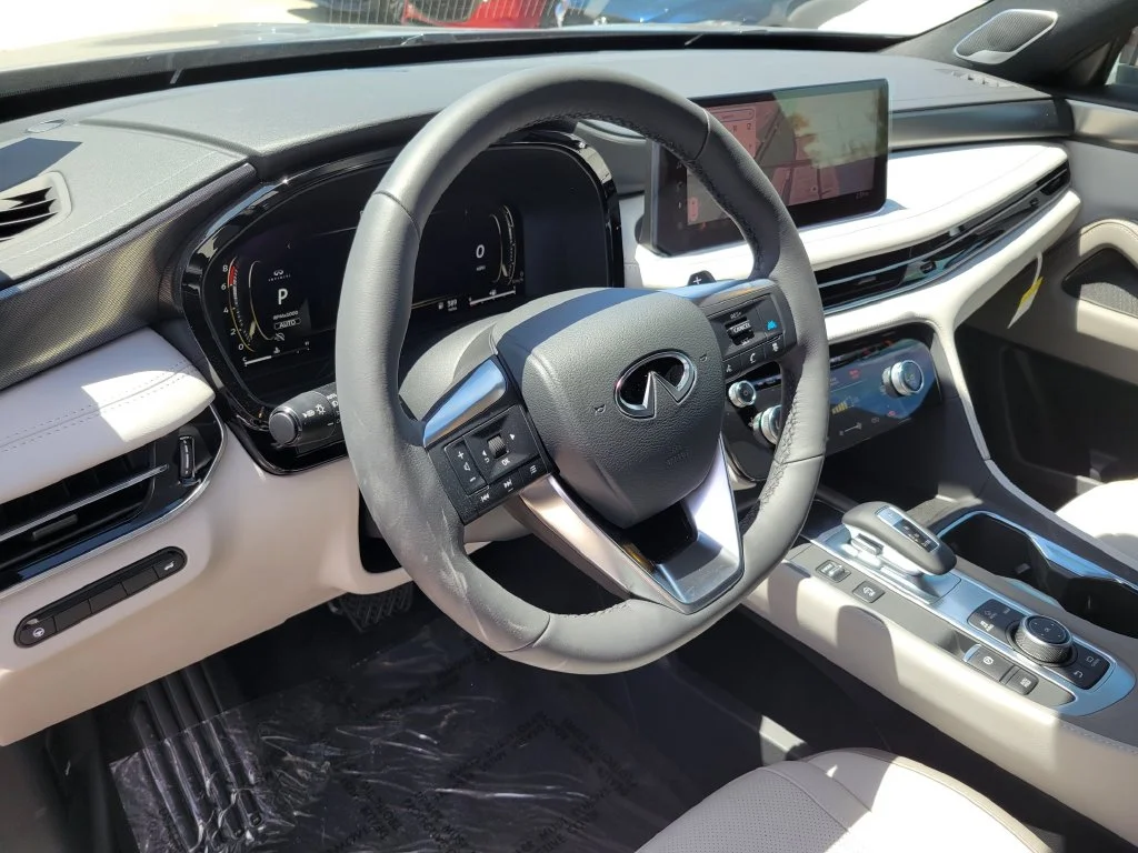 New 2027 RADIANT WHITE INFINITI Luxe AWD image 15