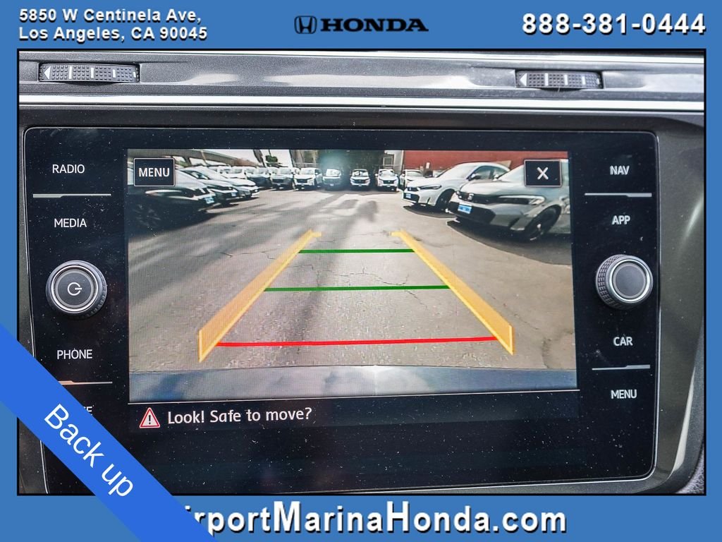 Used 2018 Pearl Metallic Volkswagen 2.0T SEL image 13