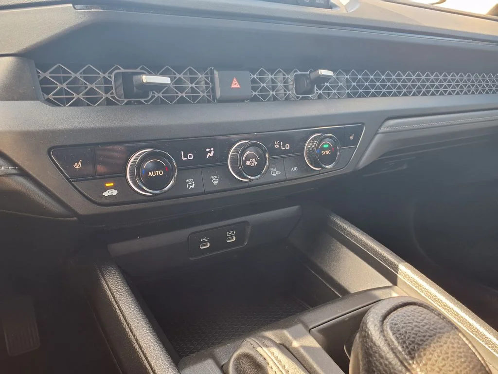 Used 2023 White Honda EX image 27
