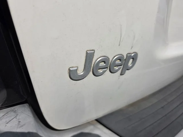 Used 1999 White Jeep Laredo image 13