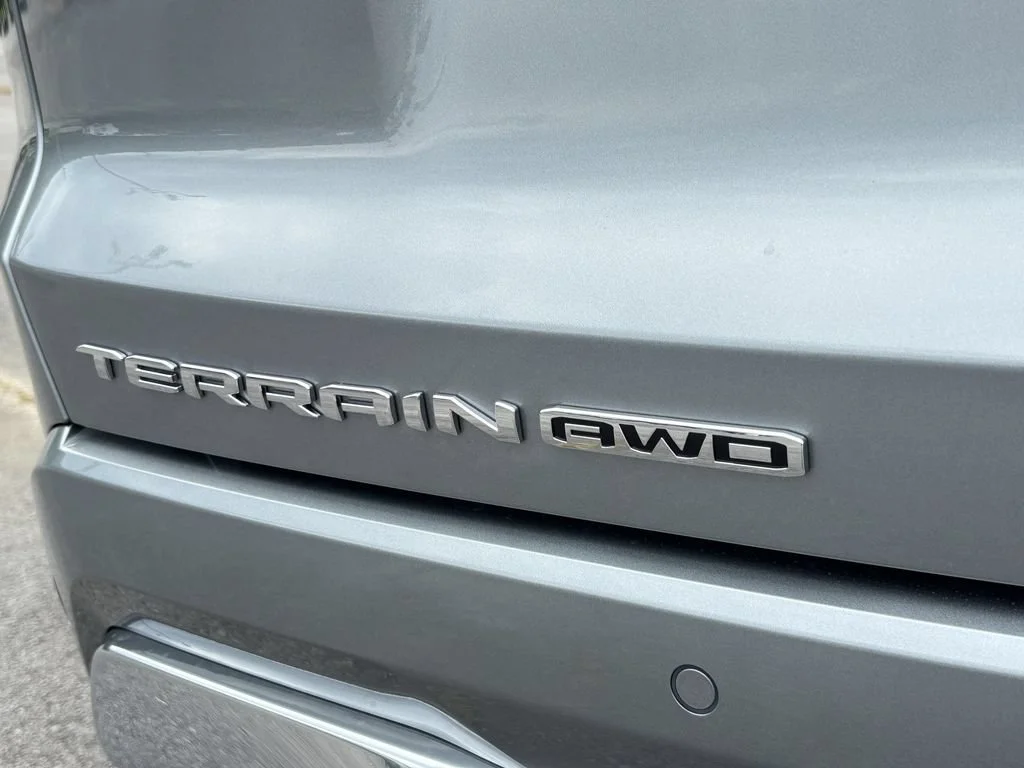 New 2027 Sterling Metallic GMC Denali image 9