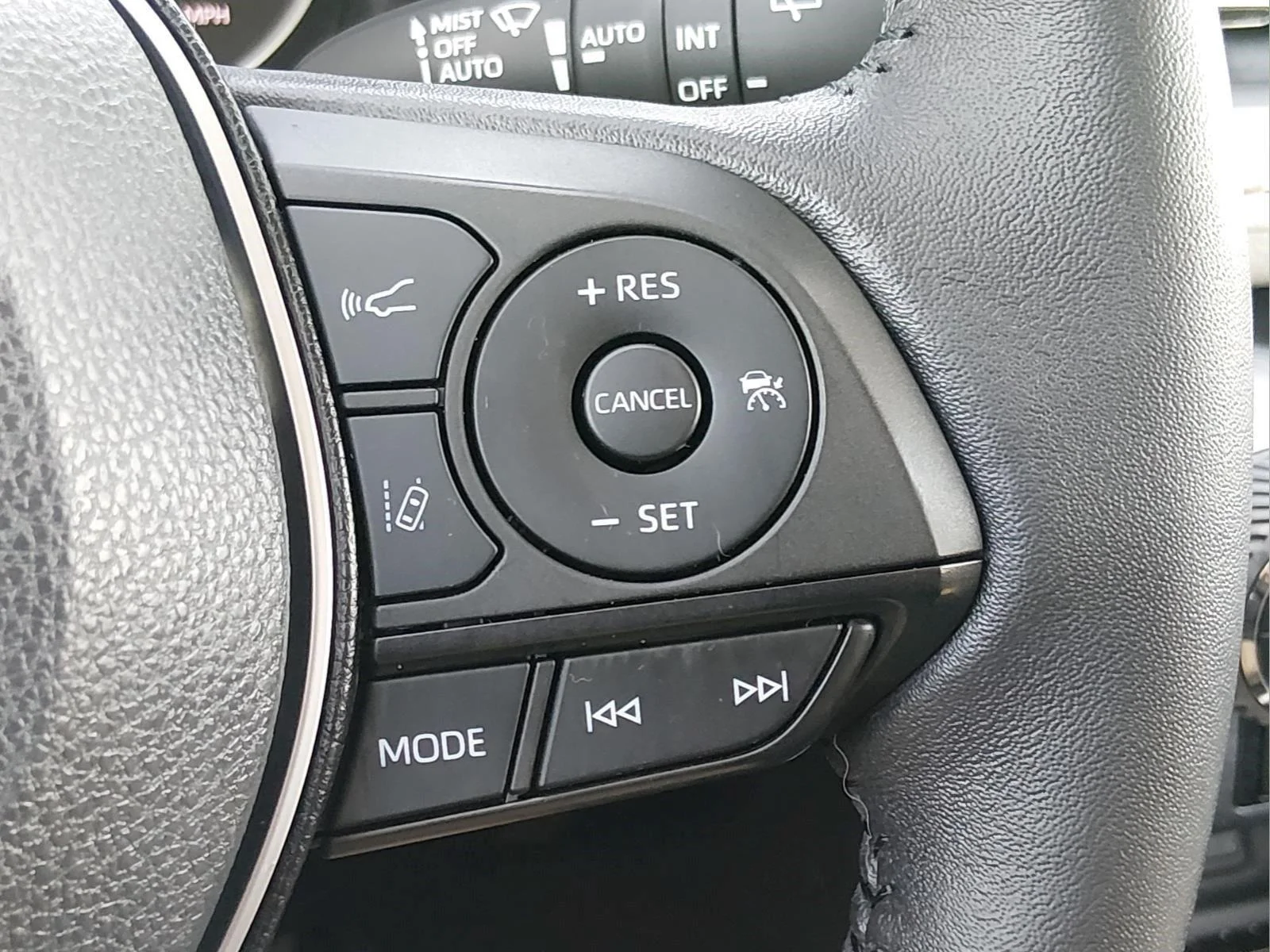 Used 2022 Lunar Rock Toyota XLE Premium image 29