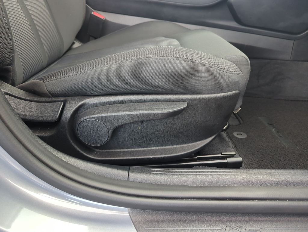 Used 2022 Silver Kia LXS image 36