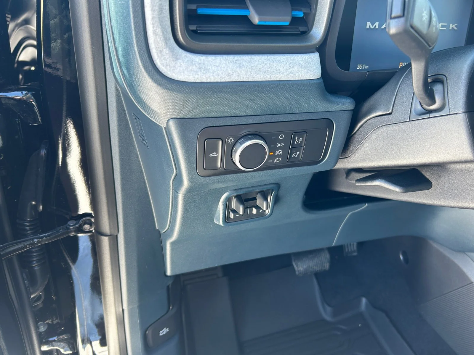 New 2026 Shadow Black Ford XLT image 15