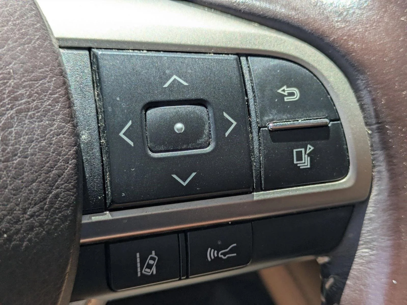 Used 2016 Silver Lexus Hybrid image 14