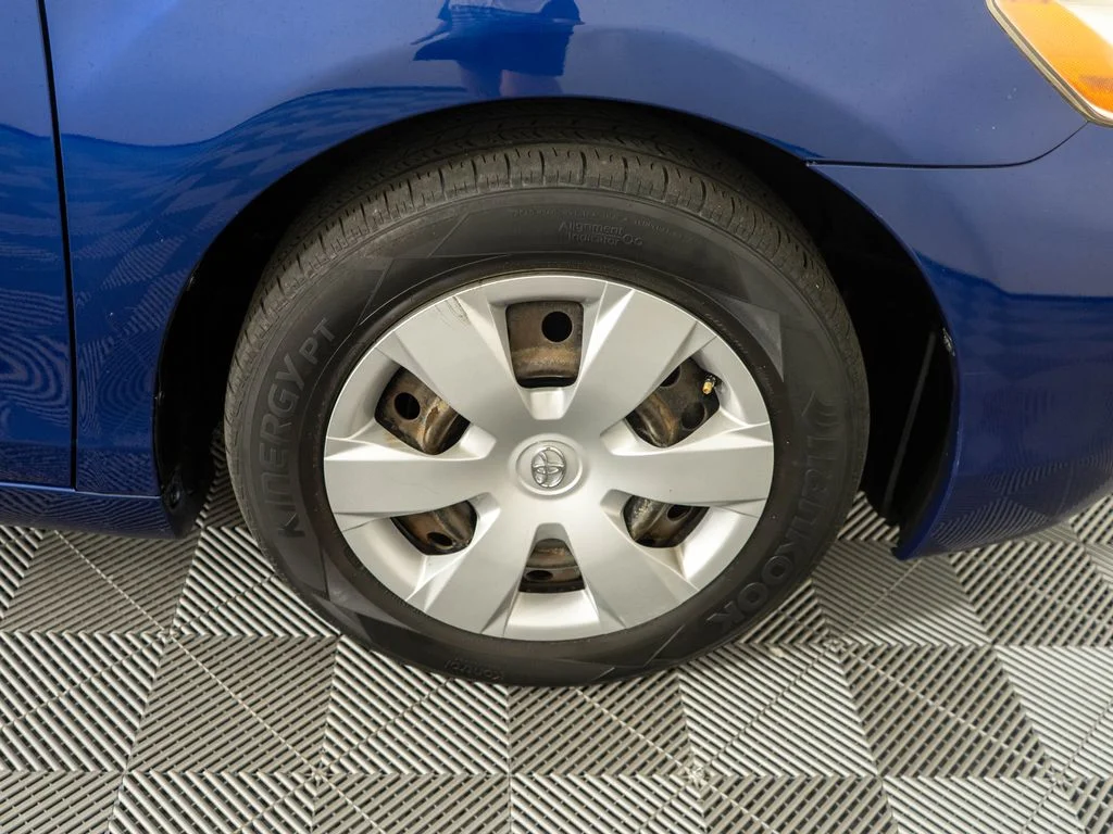 Used 2007 Blue Toyota LE image 28