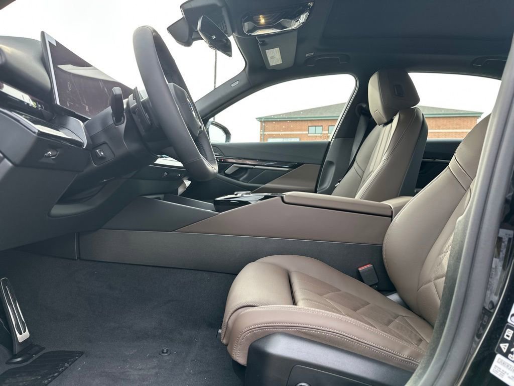New 2026 Black Sapphire Metallic BMW 530i xDrive image 14
