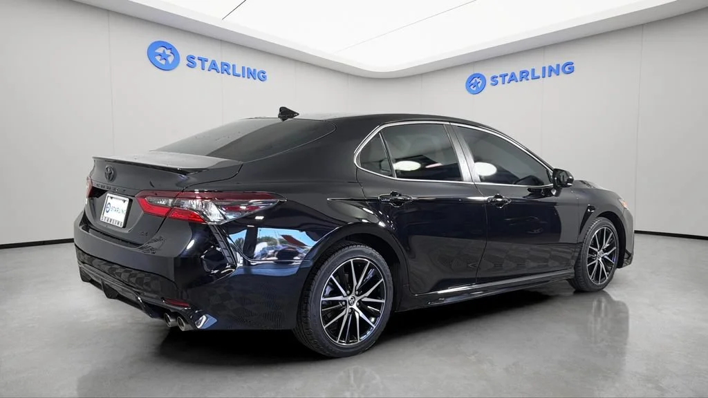 2021 Toyota Camry SE - Photo 9