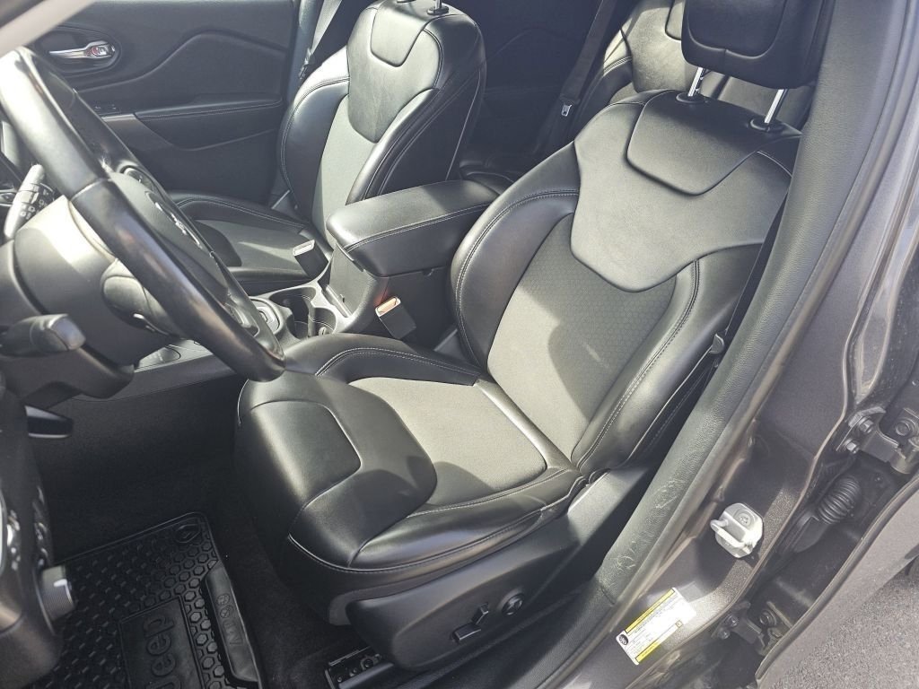 2019 Jeep Cherokee Latitude Plus - Photo 6