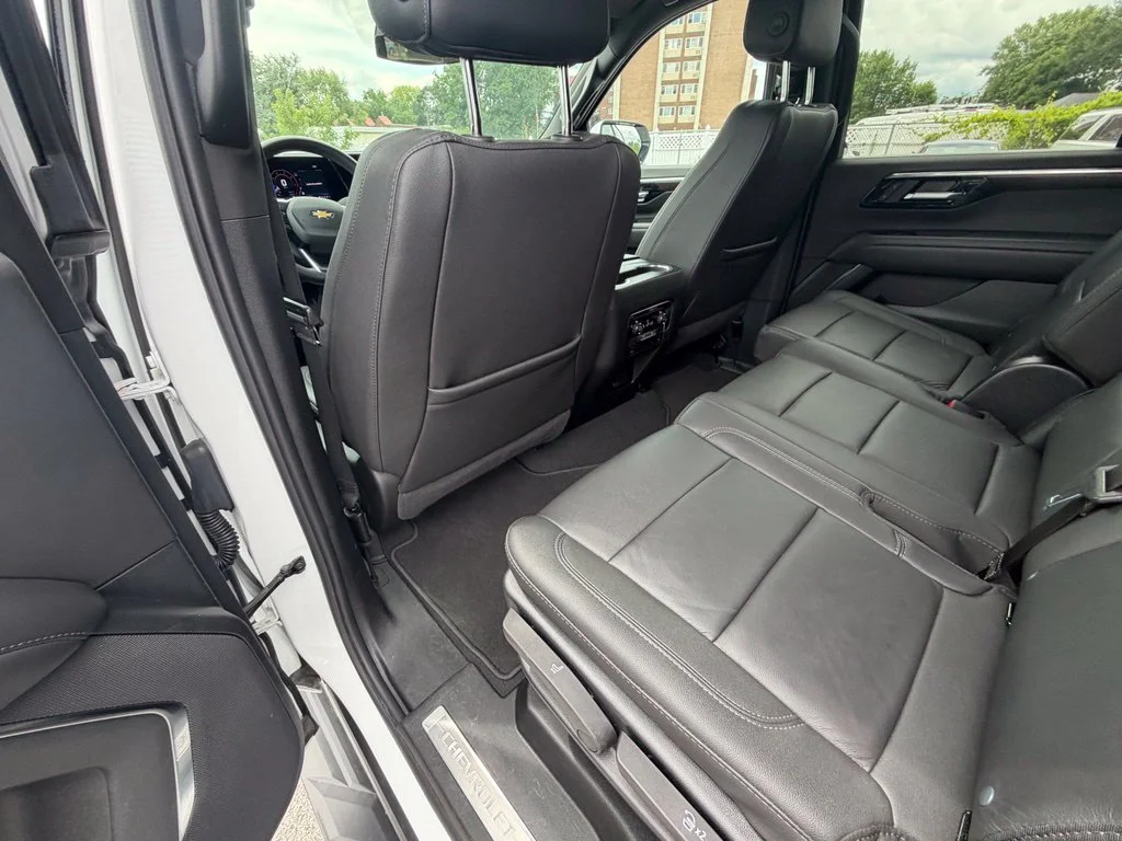 Used 2025 Summit White Chevrolet LT image 66