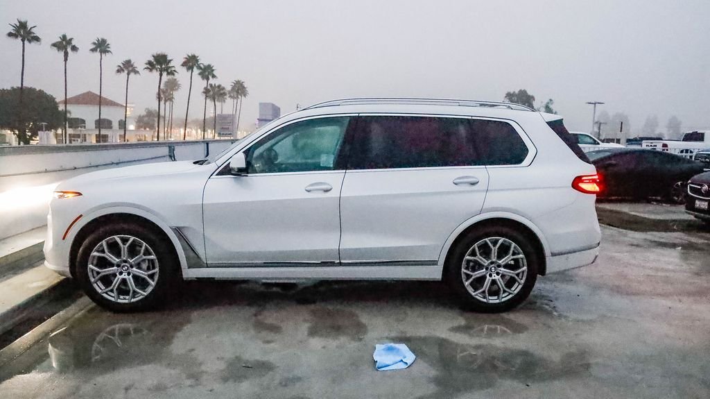 Used 2023 White Metallic BMW xDrive40i image 14