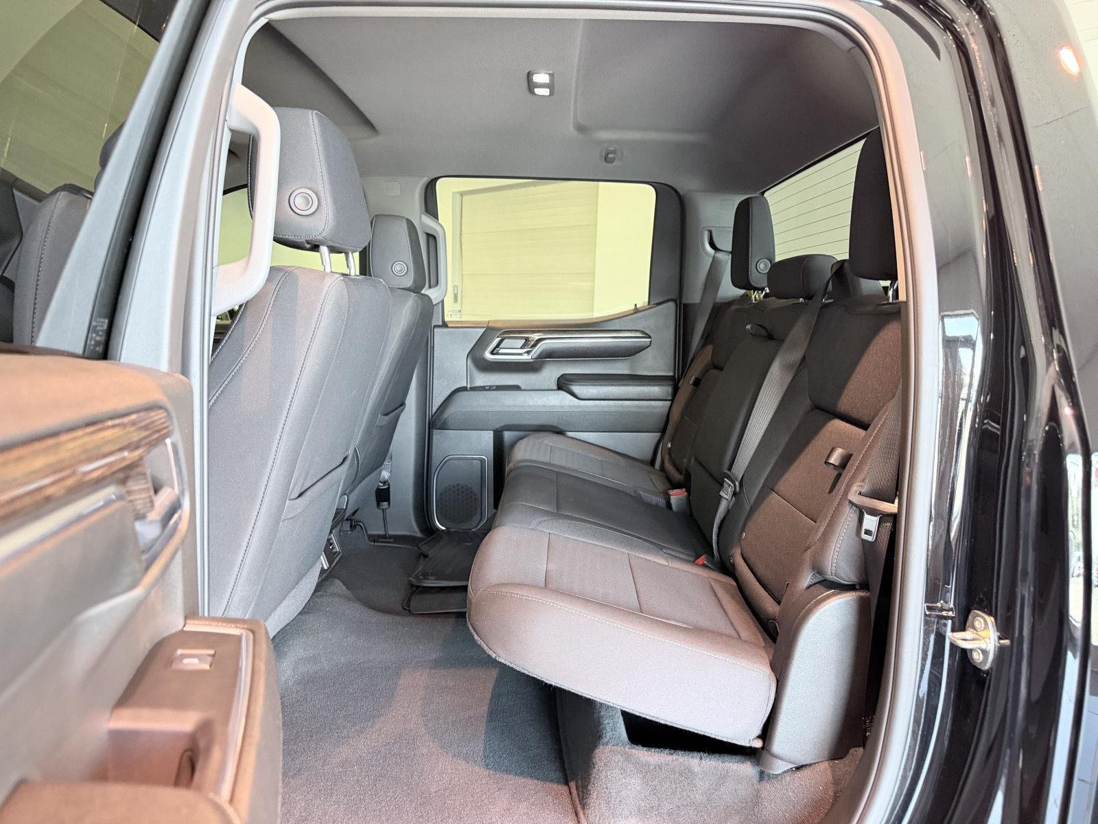 Used 2024 Onyx Black GMC Elevation image 22