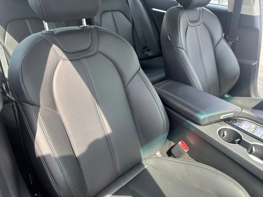 2025 GENESIS G70 Standard - Photo 36