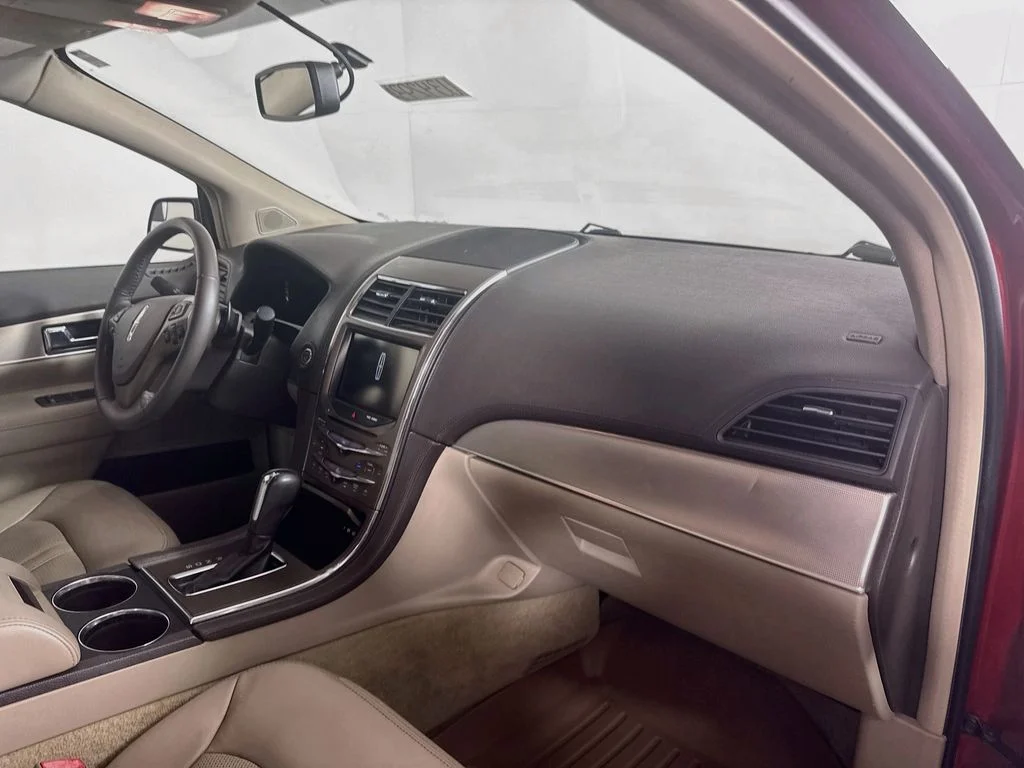 Used 2014 Ruby Red Metallic Tinted Clearcoat Lincoln Base image 27