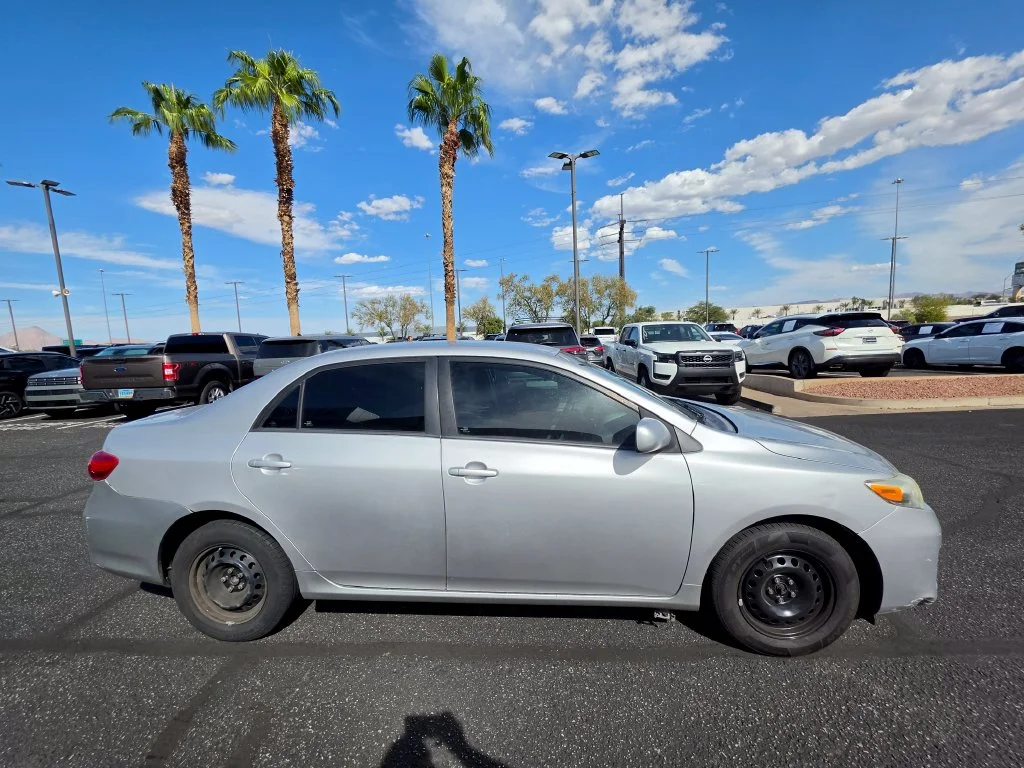 Used 2011 Silver Toyota LE image 4