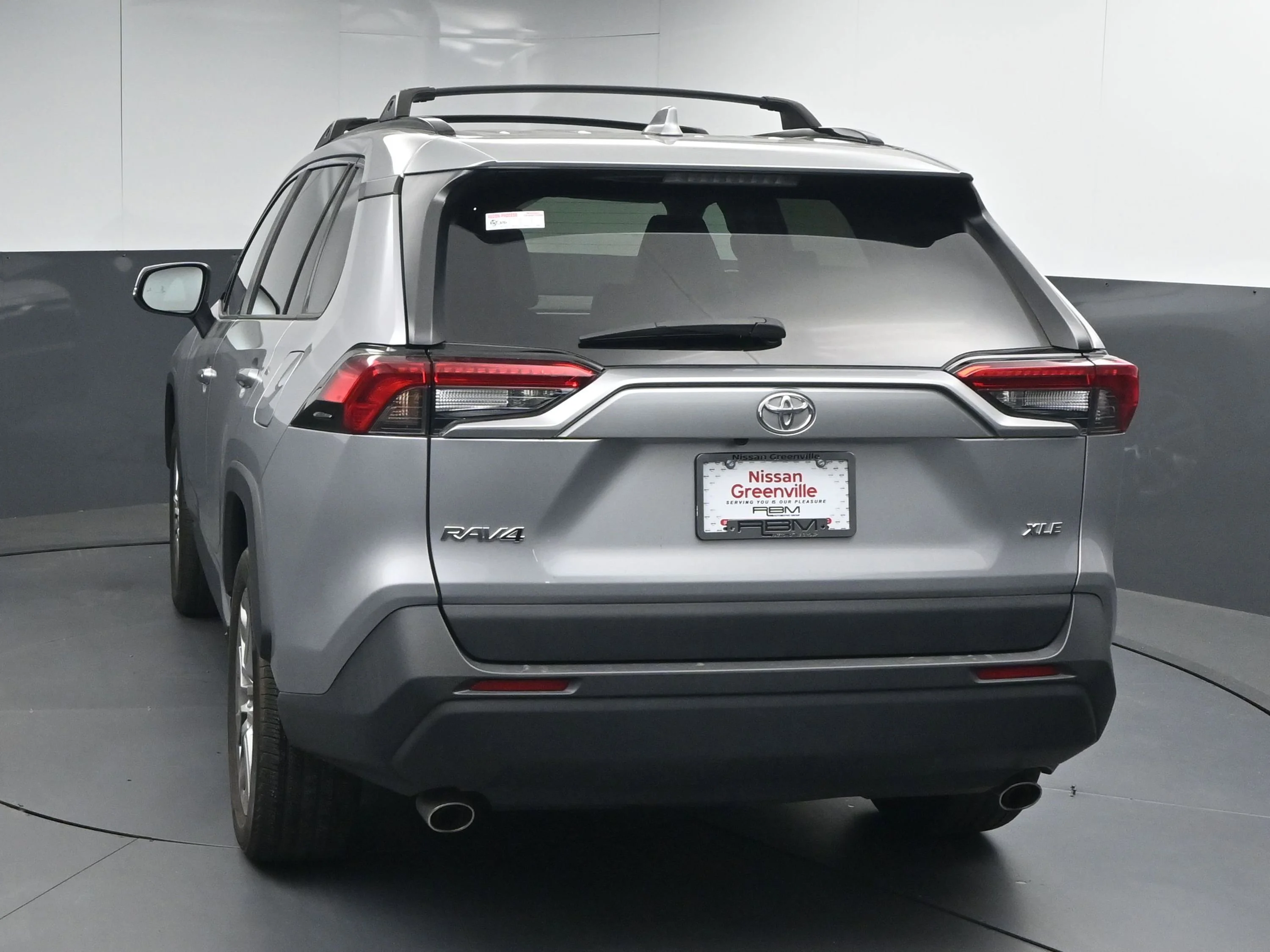 Used 2022 Silver Sky Metallic Toyota XLE Premium image 6