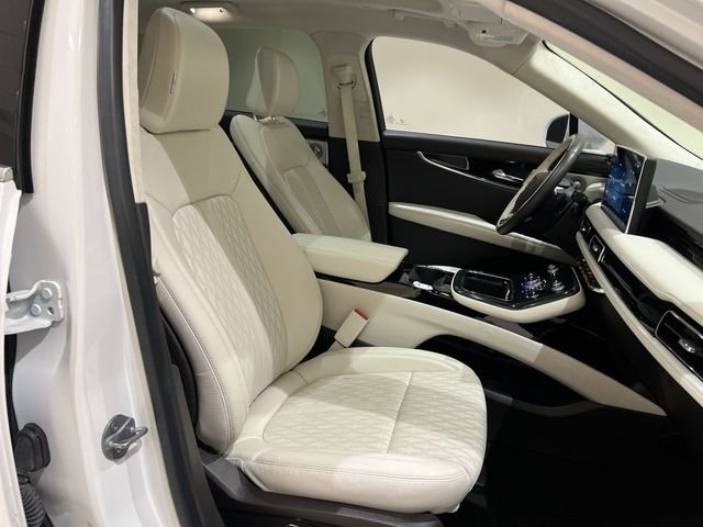 Used 2022 White Lincoln Black Label image 24