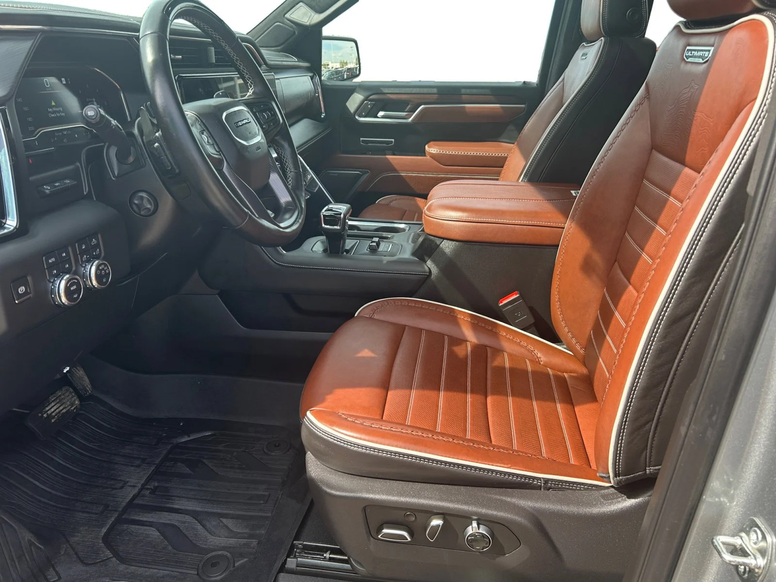Used 2025 Silver GMC Denali Ultimate Crew Cab image 14