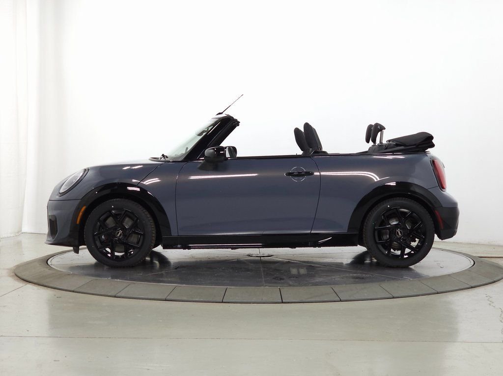 New 2026 Gray Metallic MINI Iconic image 4