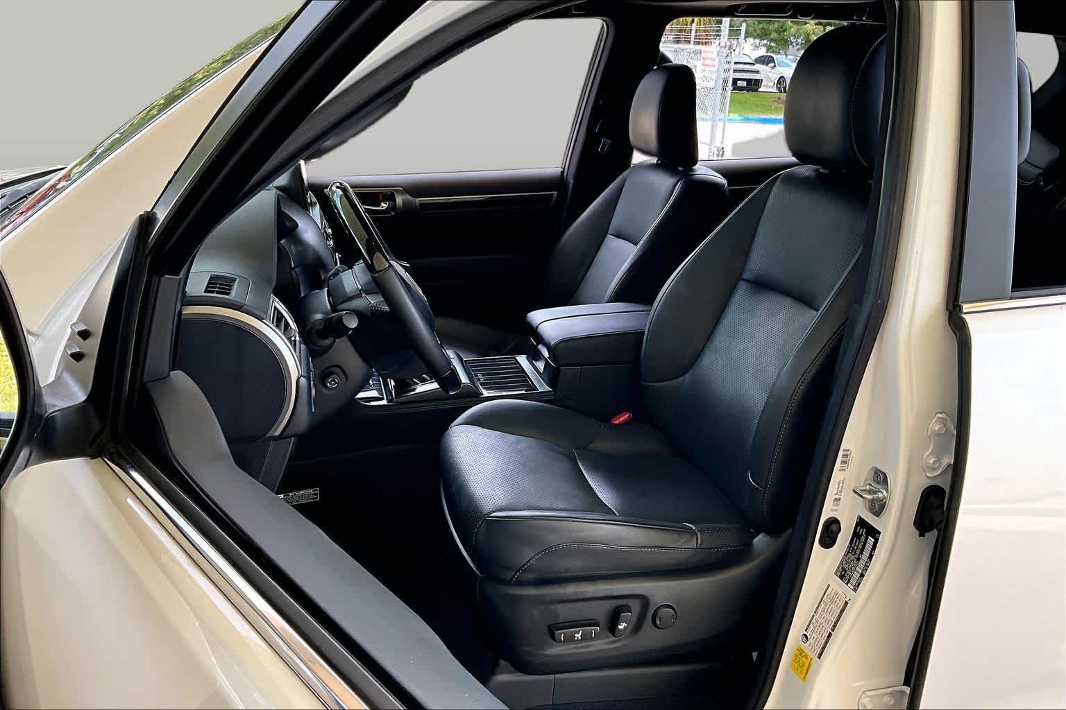 Used 2023 Eminent White Pearl Lexus Luxury image 7