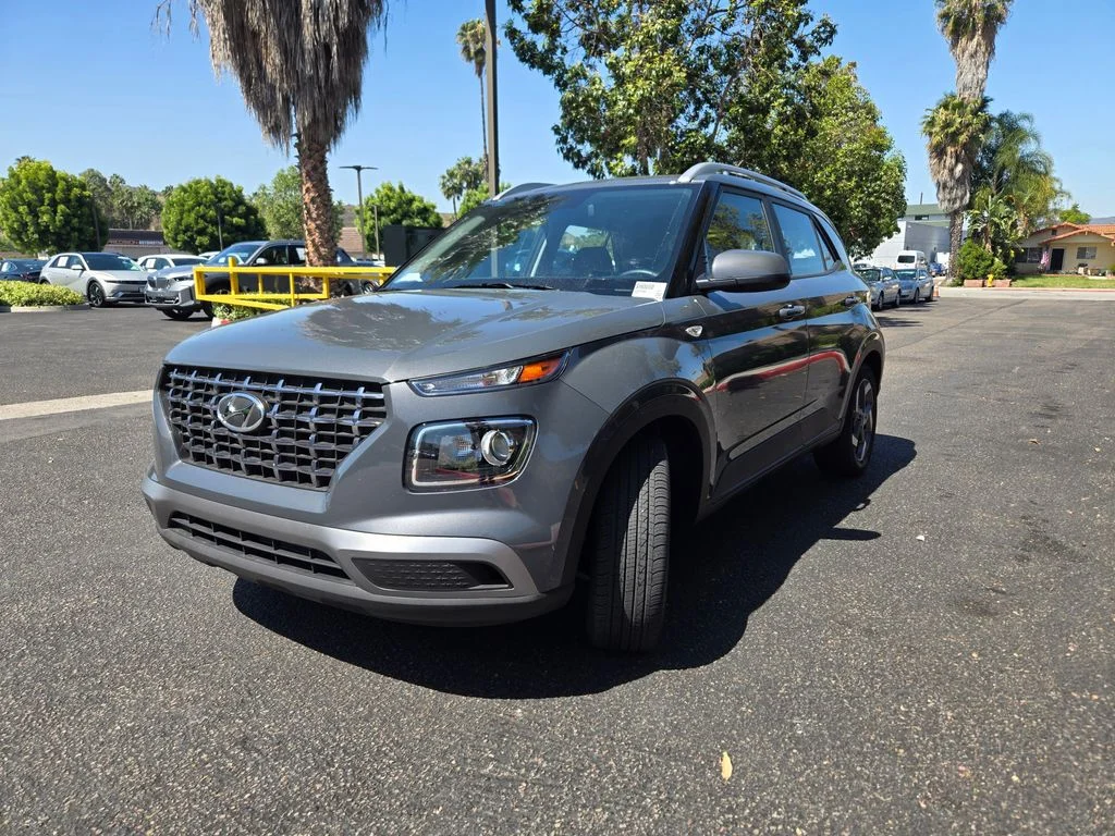 Used 2025 Gray Hyundai SEL image 3