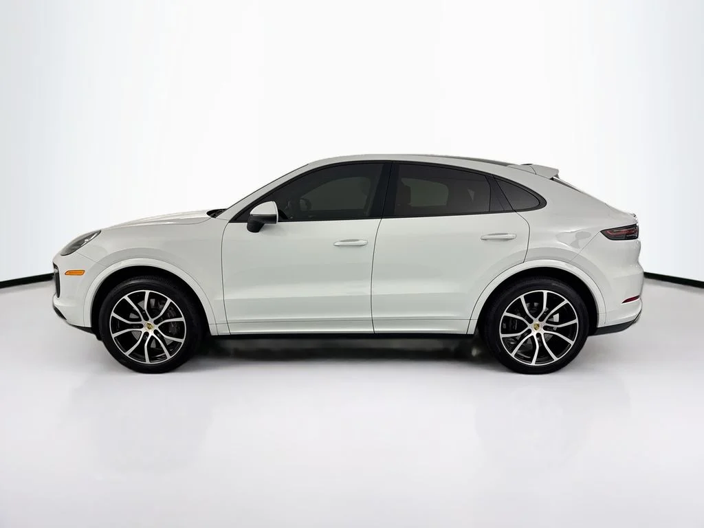 Used 2022 White Porsche Base image 8