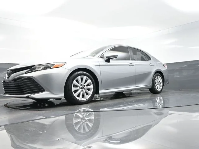 Used 2019 Silver Toyota LE image 35