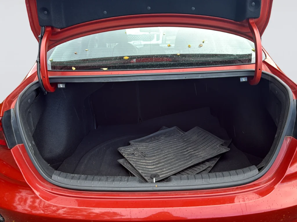 Used 2023 Red Kia LXS image 31
