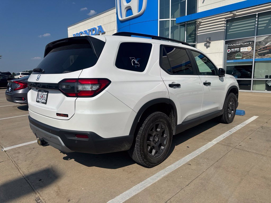Used 2025 White Honda TrailSport image 4