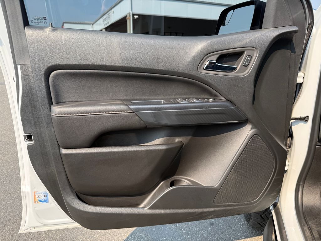 Used 2022 White GMC AT4 w/Leather image 17