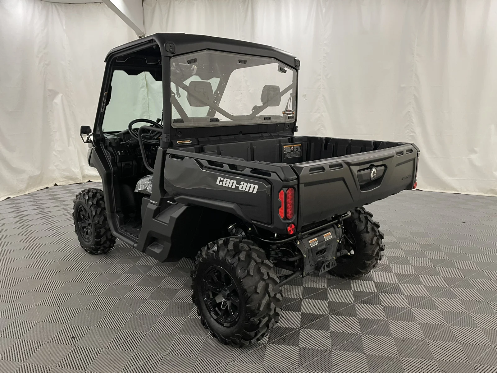 Used 2025 black Can-Am  image 8