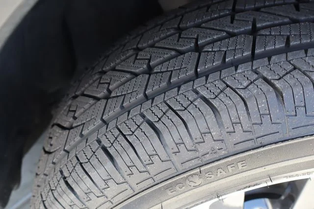 Used 2024 Silver Jeep 4xe image 59