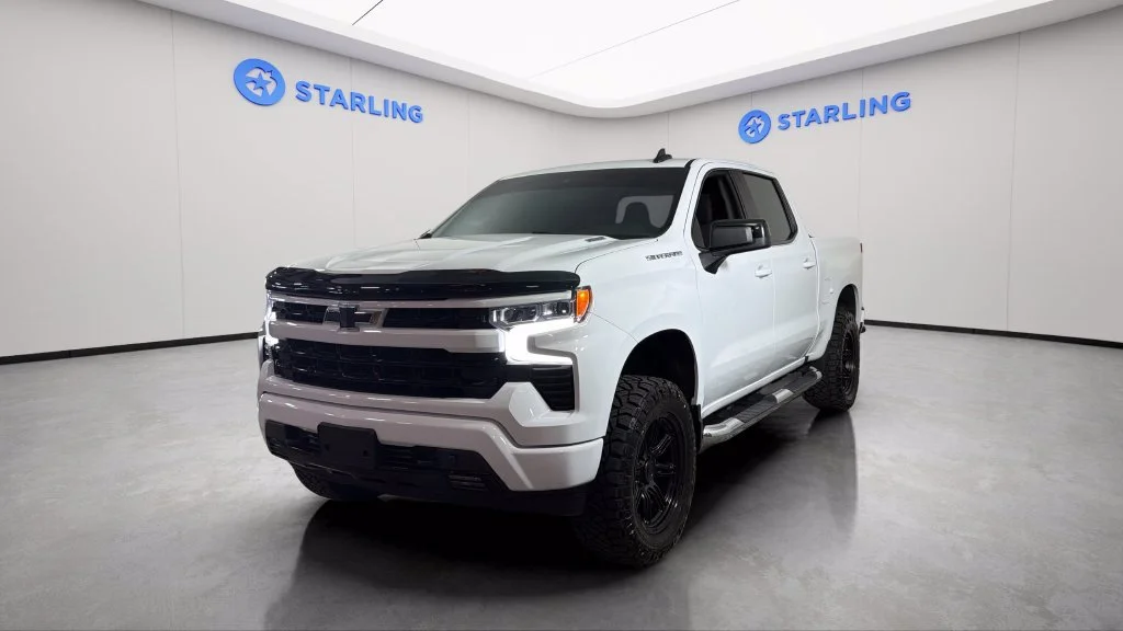 Used 2024 Summit White Chevrolet RST image 17