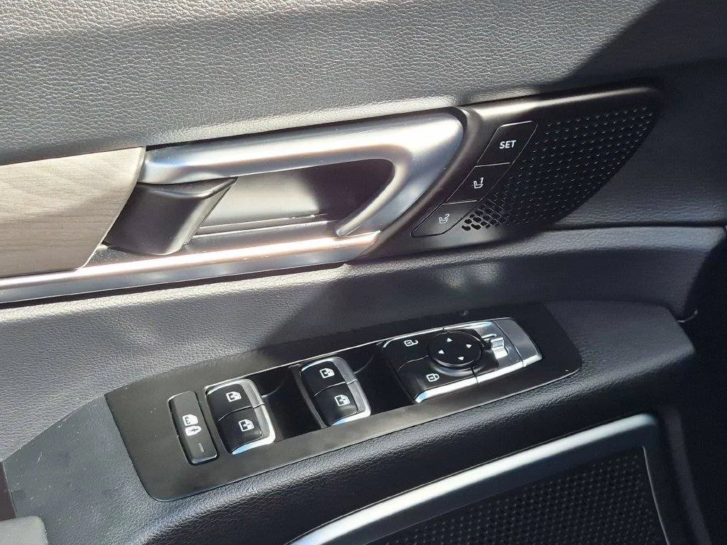 Used 2025 Green Kia SX-Prestige X-Line image 13