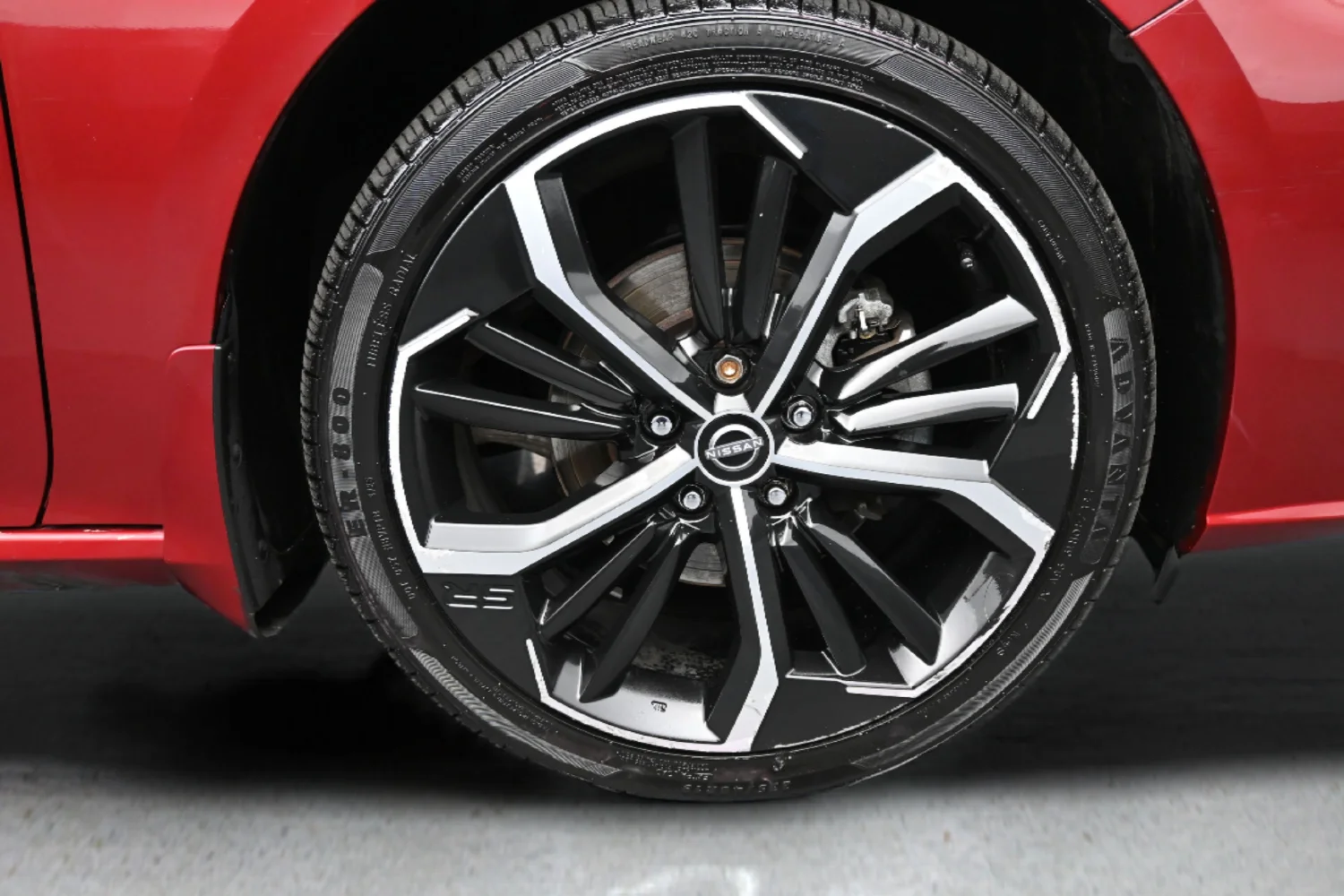 Used 2023 Red Nissan 2.5 SR image 17